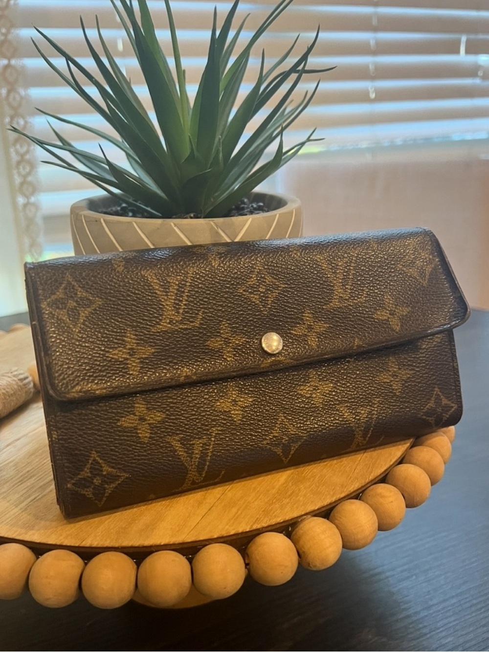 Authentic Louis Vuitton Portefeuille Sarah long wallet in classic brown Monogram